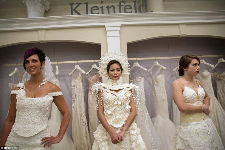 фото для записи Свадебные платья из… туалетной бумаги
