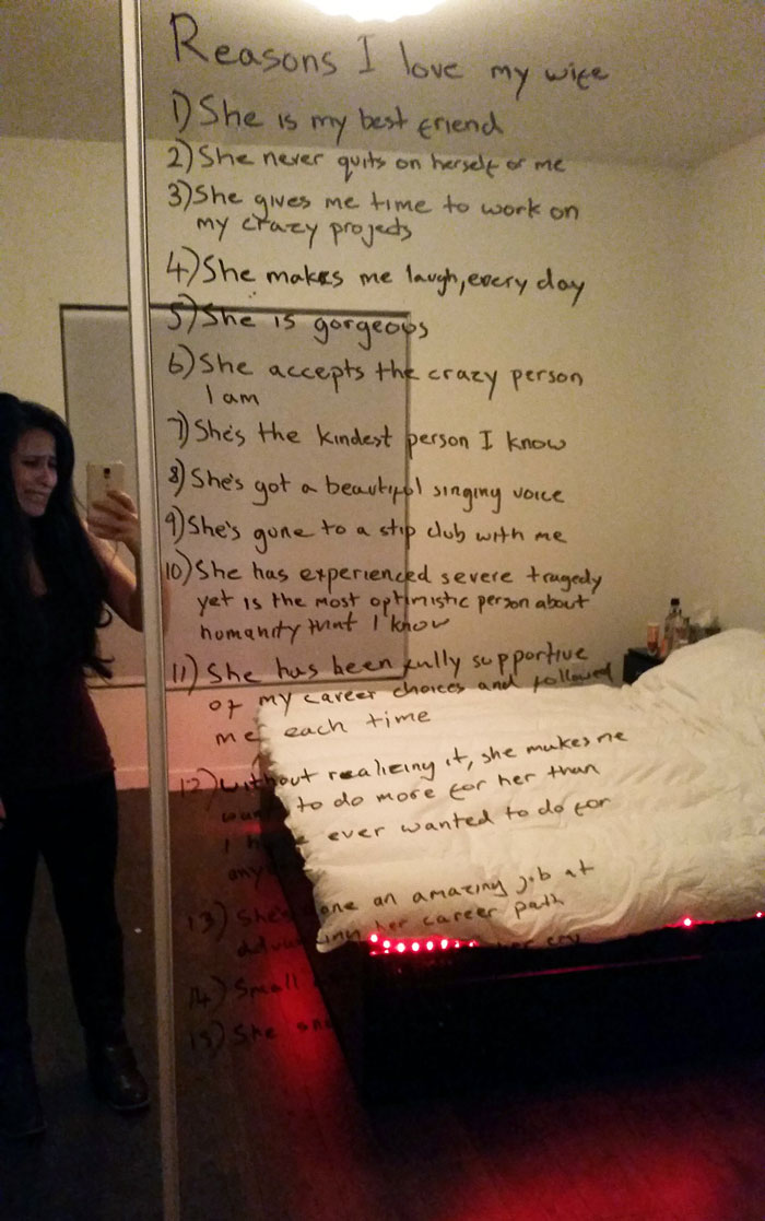 фото для записи Муж помог своей любимой выйти из депрессии написав записку на стекле