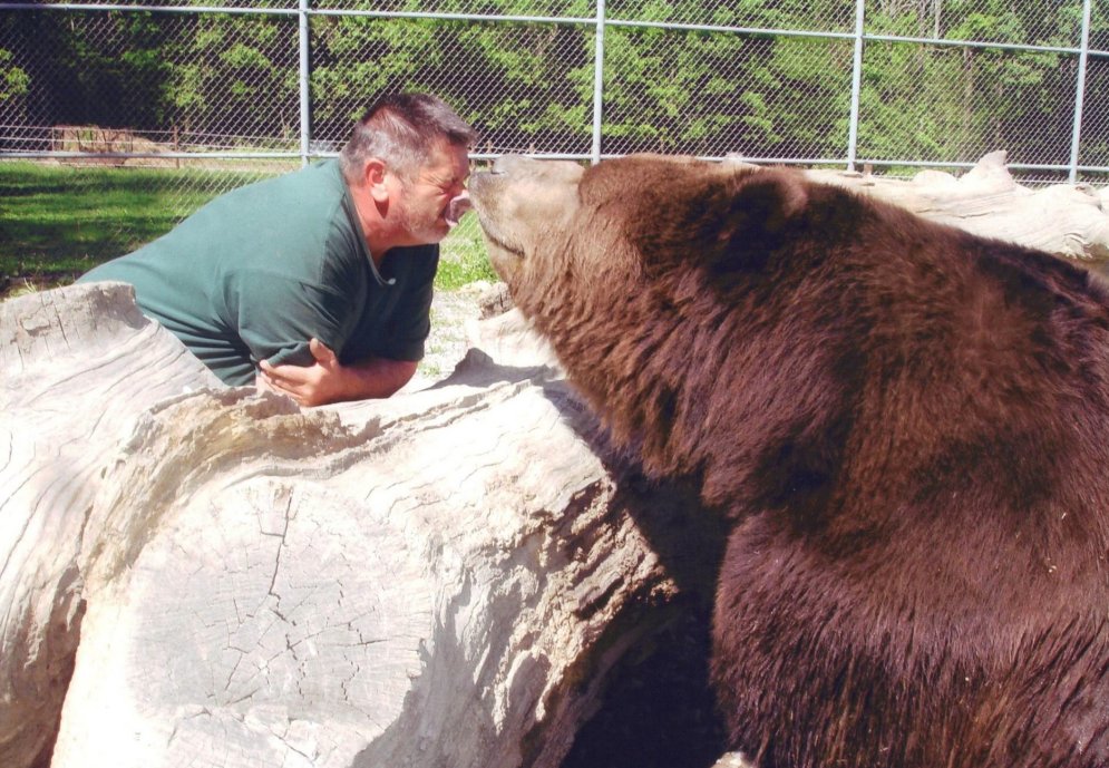 фото для записи Дружба человека и 700-килограммового медведя