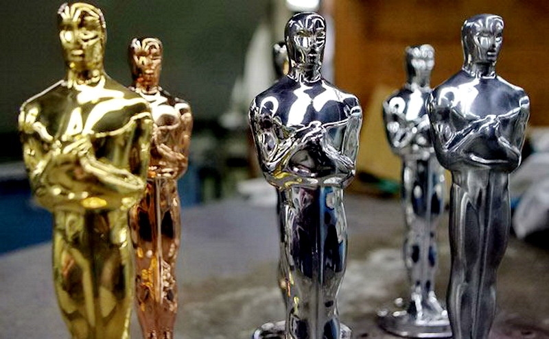фото для записи Посмотрите как изготавливают статуэтки Оскар