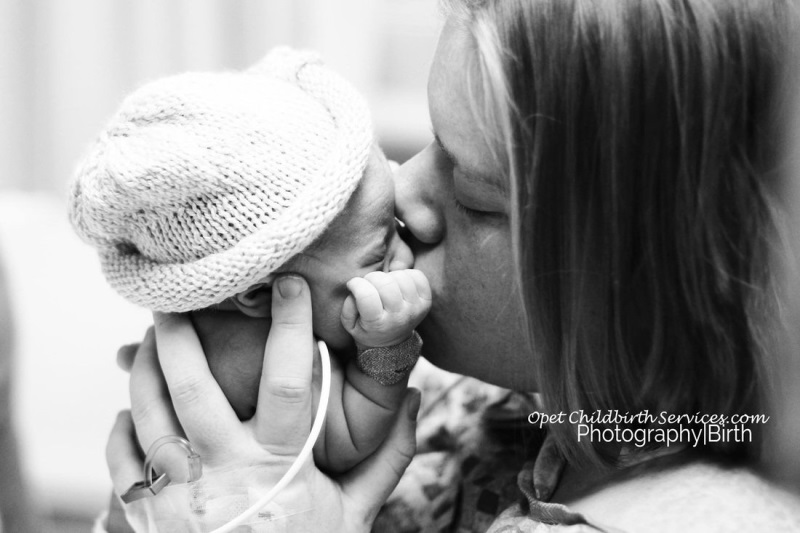 фото для записи Этот волшебный момент! 15 фотографий мам с новорожденными